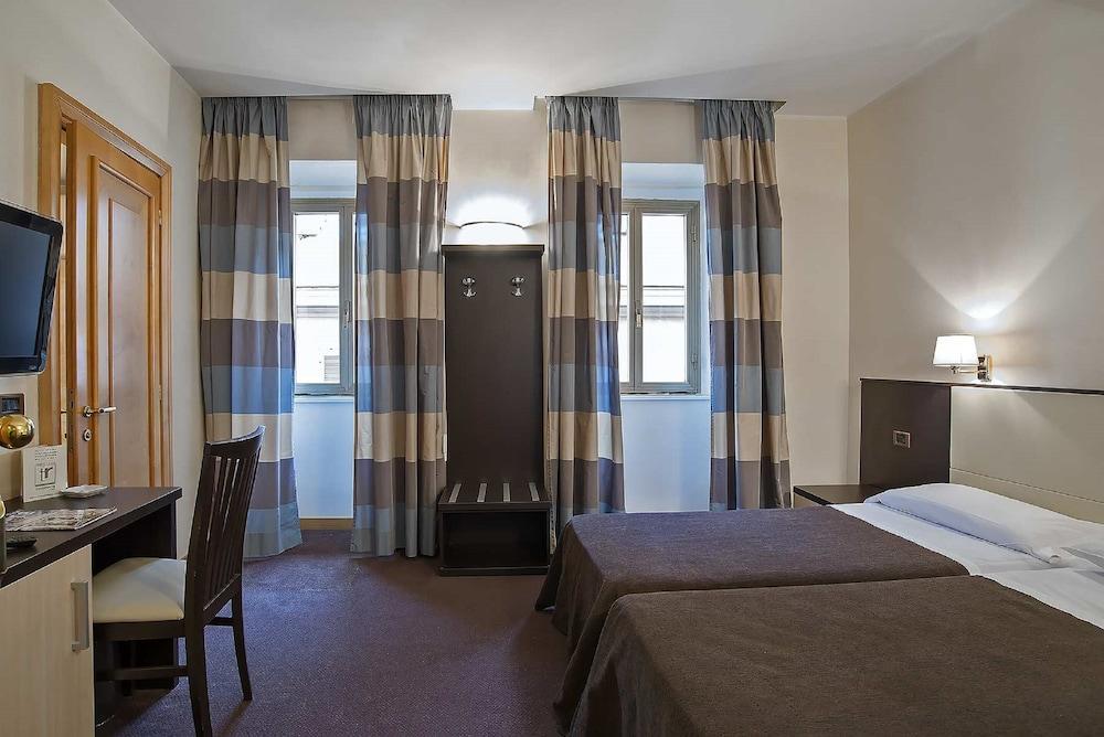 Hotel Tritone Roma Esterno foto