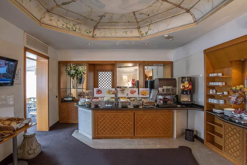 Hotel Tritone Roma Esterno foto