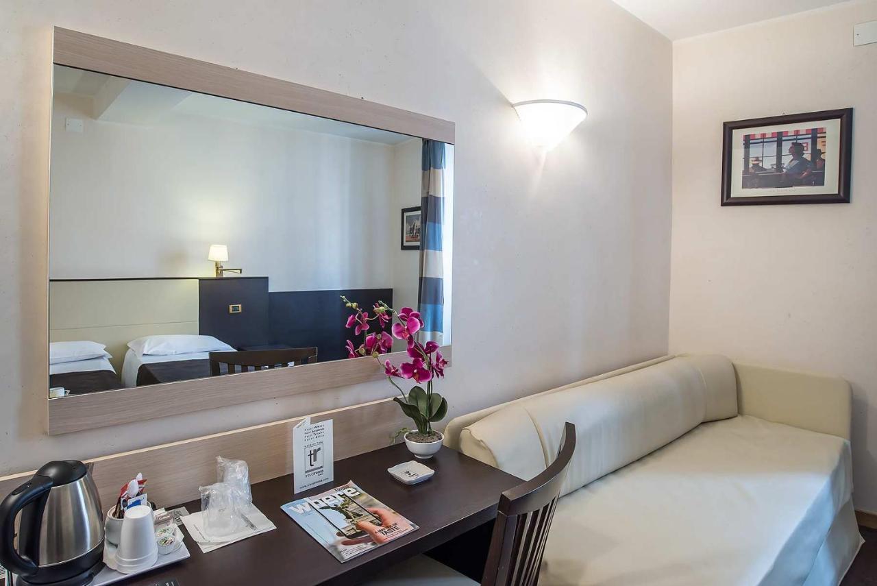Hotel Tritone Roma Esterno foto