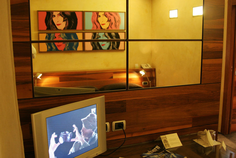 Hotel Tritone Roma Esterno foto
