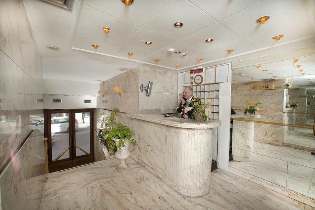Hotel Tritone Roma Esterno foto