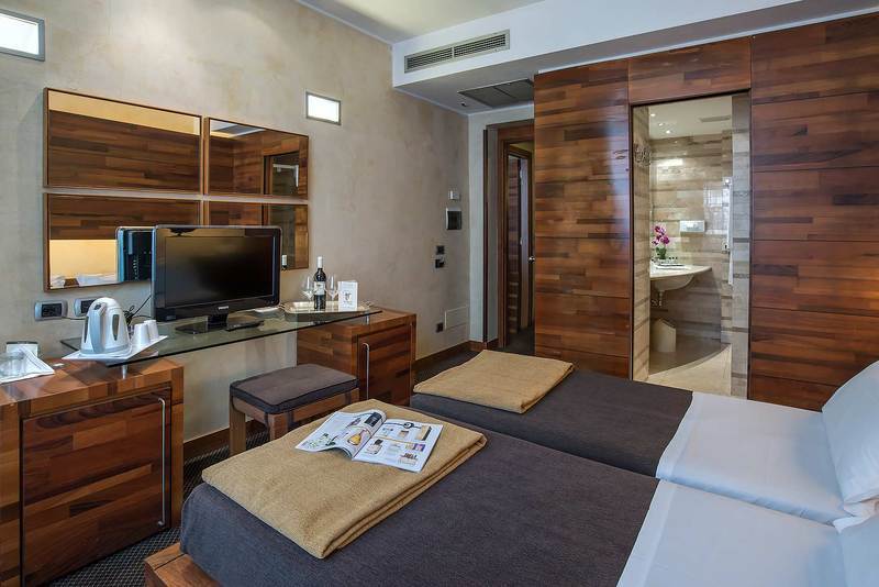 Hotel Tritone Roma Esterno foto