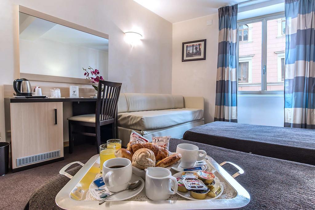 Hotel Tritone Roma Esterno foto