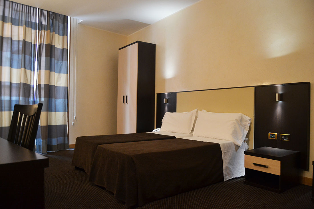 Hotel Tritone Roma Esterno foto