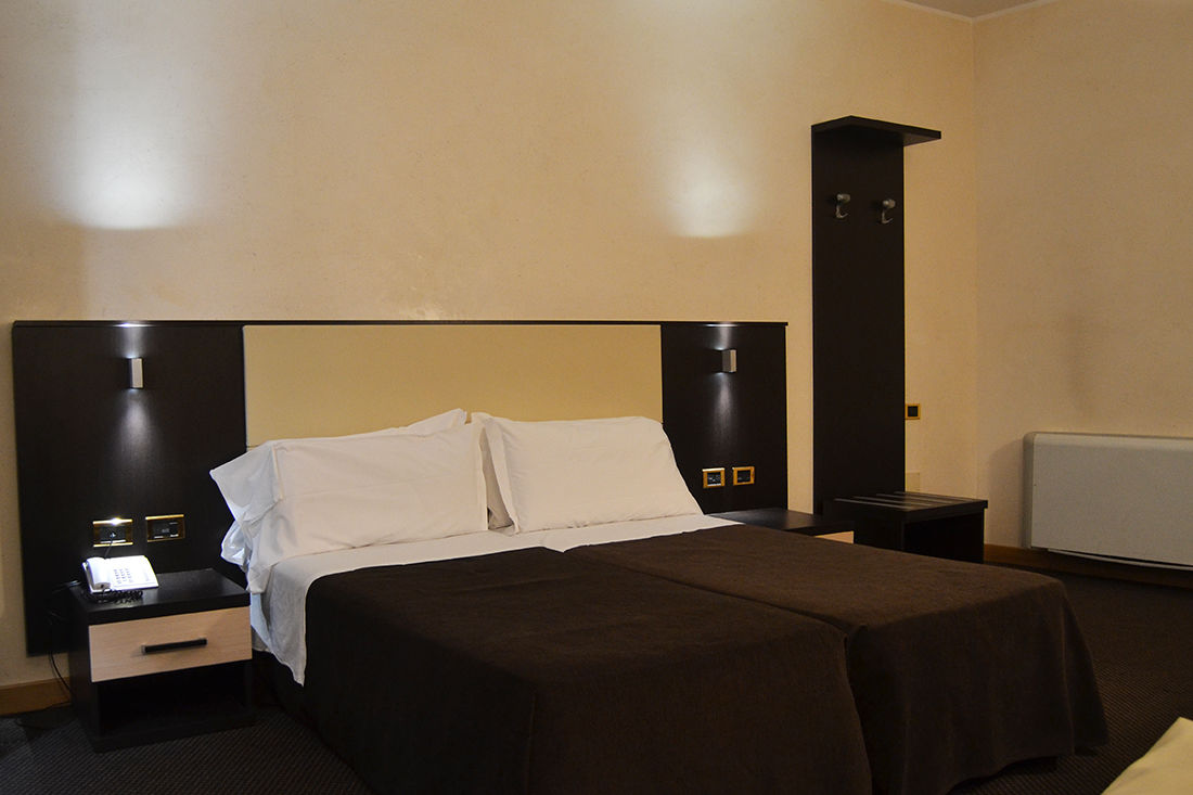 Hotel Tritone Roma Esterno foto