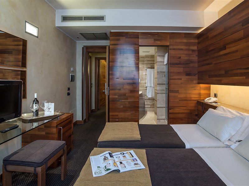 Hotel Tritone Roma Esterno foto