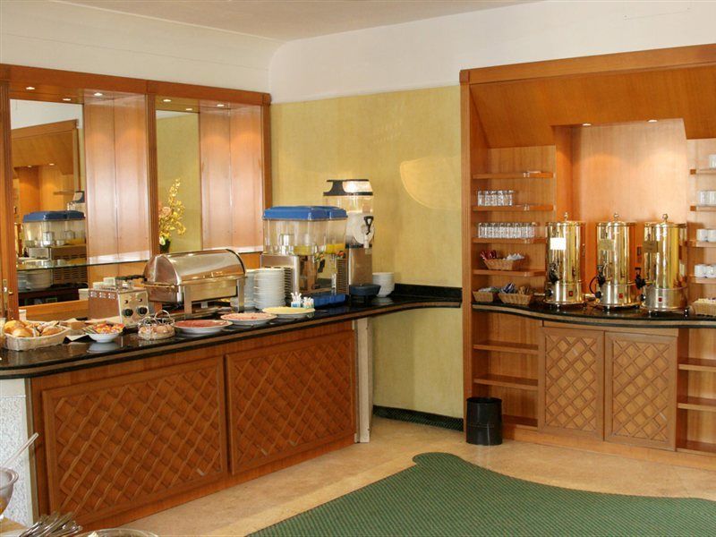 Hotel Tritone Roma Esterno foto