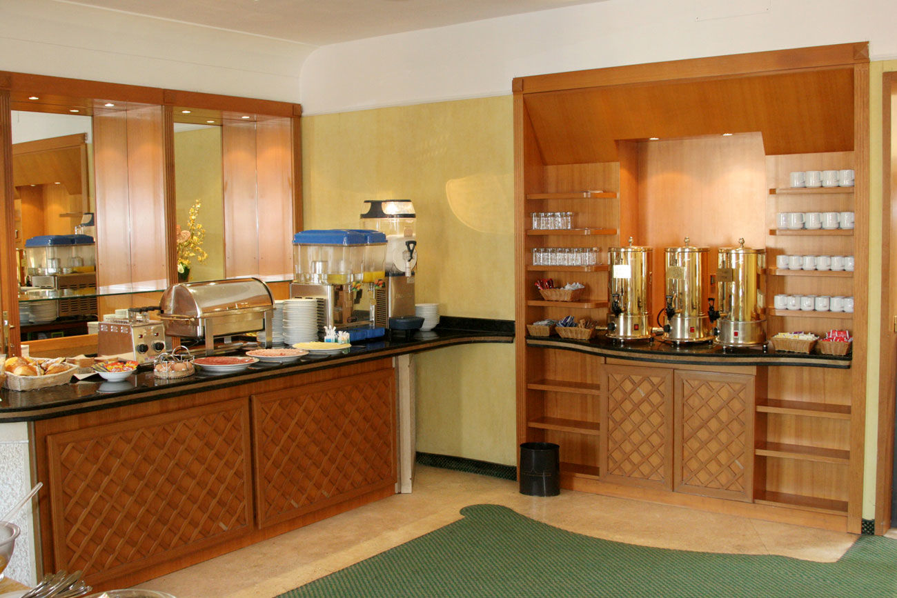 Hotel Tritone Roma Esterno foto
